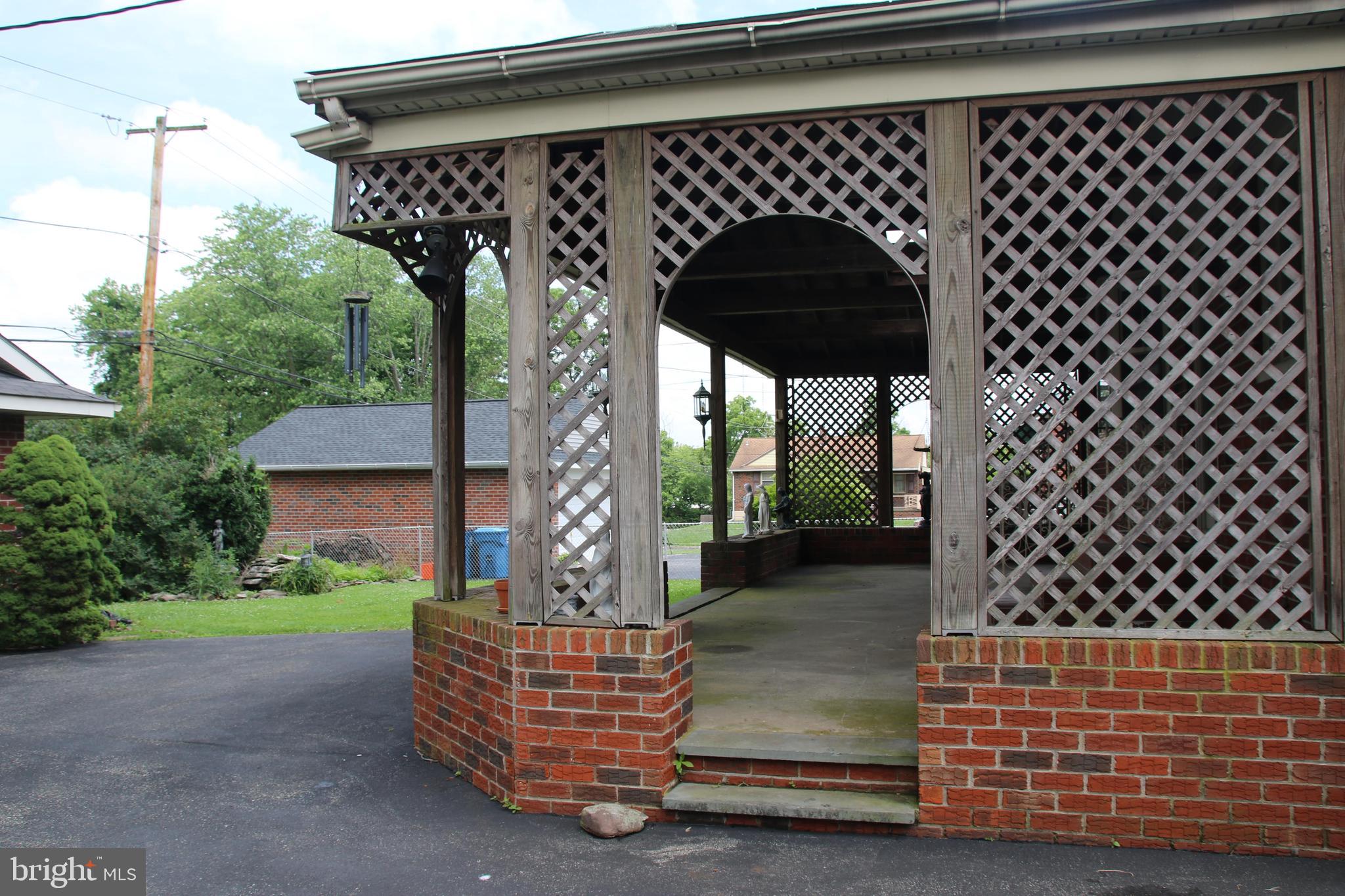 403 Pinecrest Road Norristown, PA 19403 - Photo 25 of 40 Covered back patio