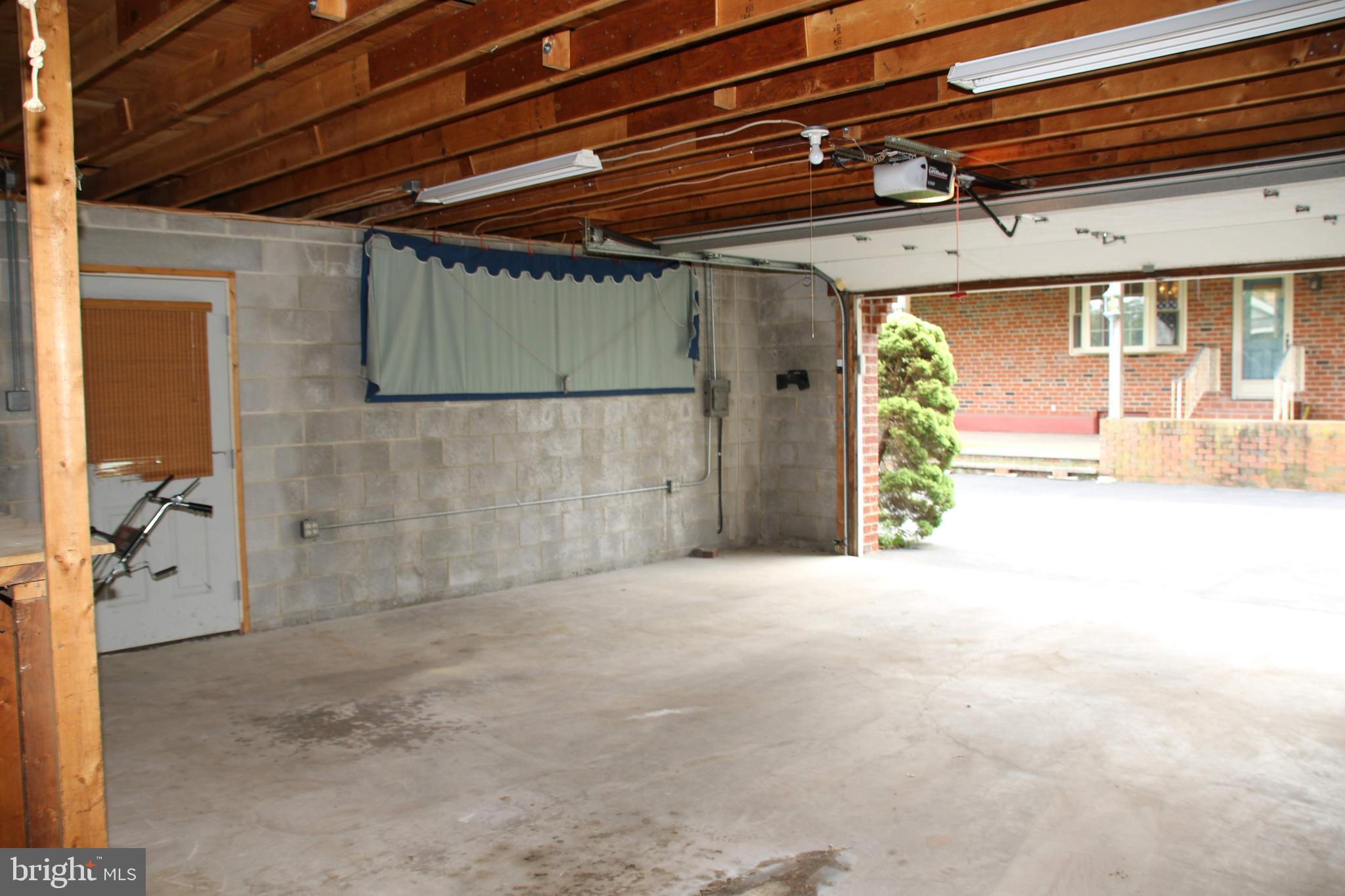 403 Pinecrest Road Norristown, PA 19403 - Photo 36 of 40 Garage