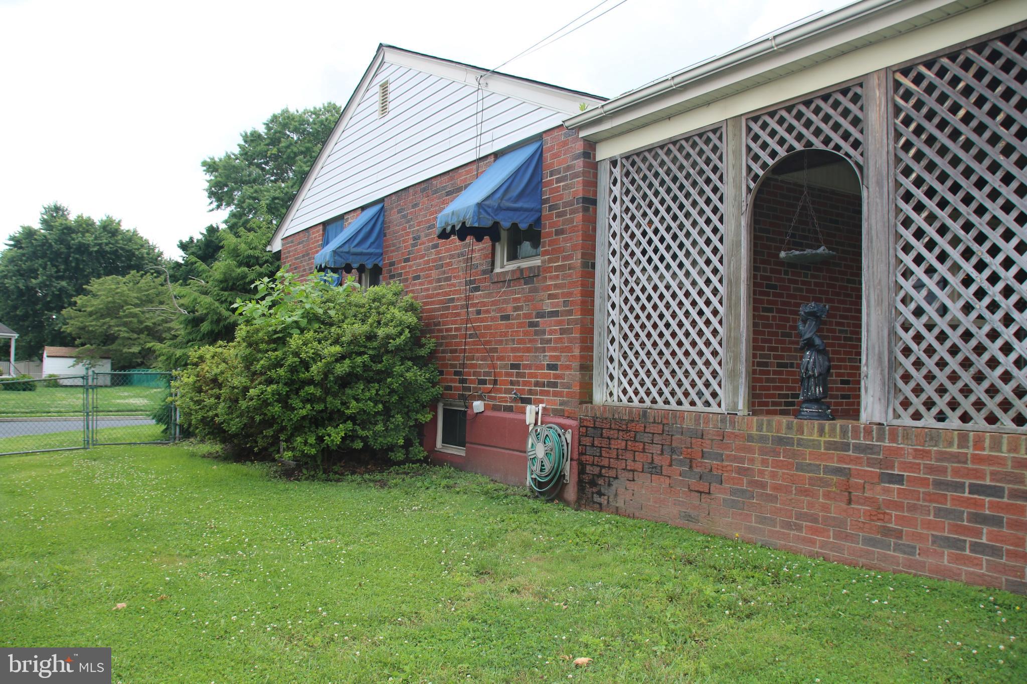 403 Pinecrest Road Norristown, PA 19403 - Photo 39 of 40 East side yard of home