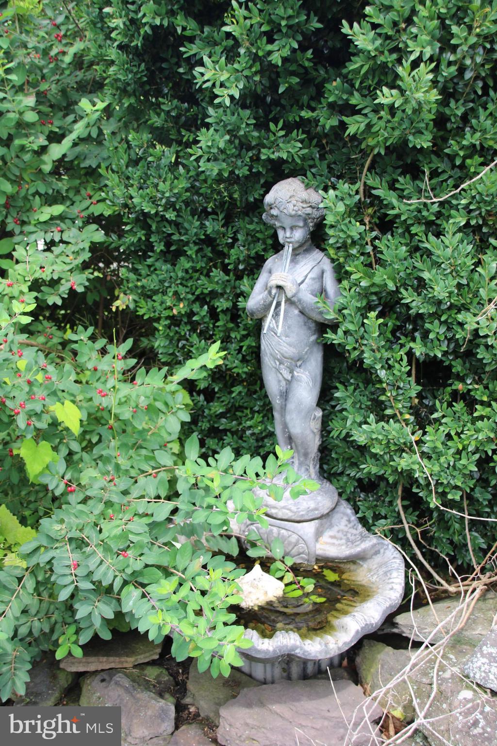 403 Pinecrest Road Norristown, PA 19403 - Photo 40 of 40 Charming Garden Friend!