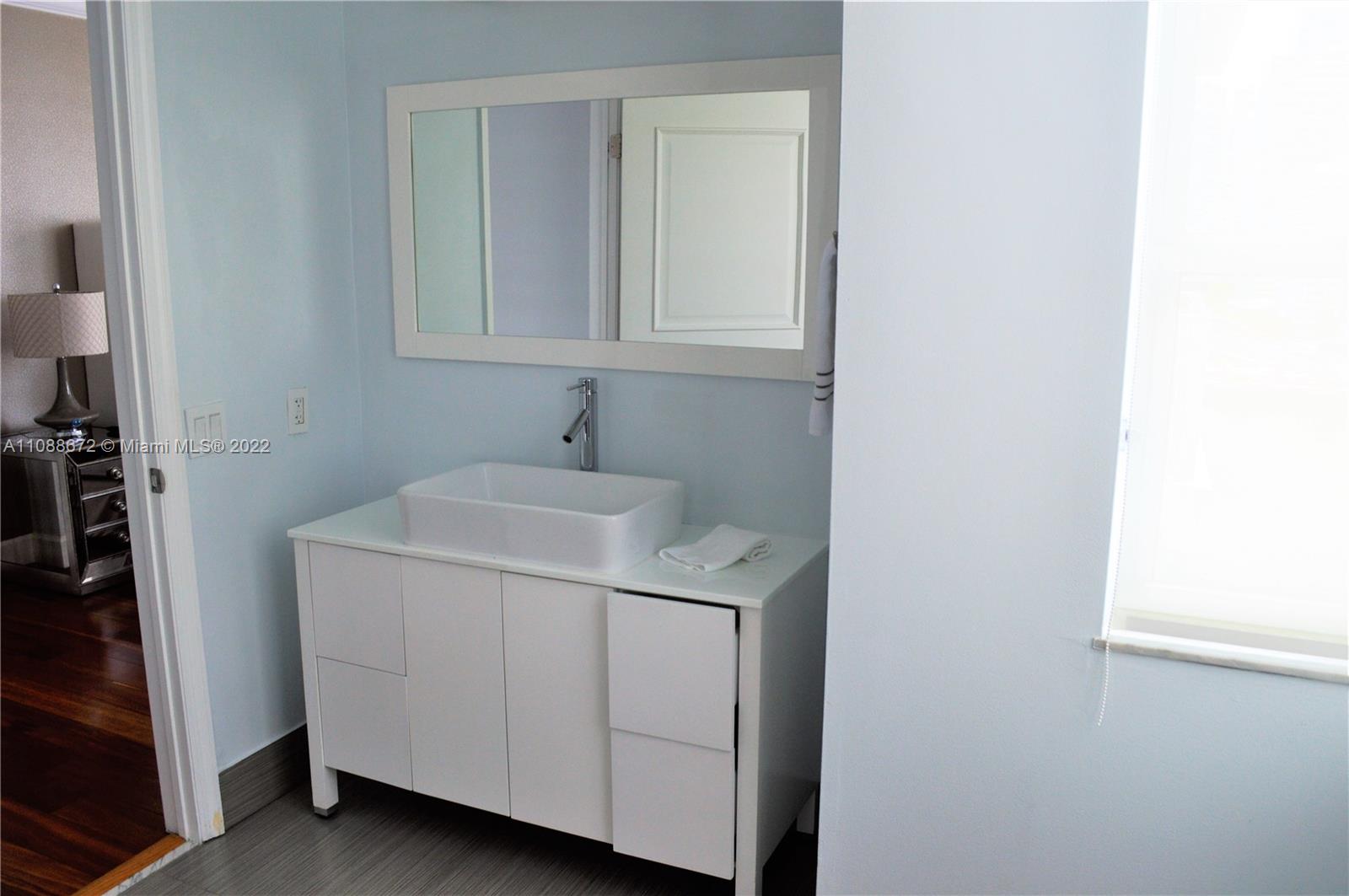 701 Brickell Key Boulevard, Unit 1203 Miami, FL 33131 - Photo 7 of 34 a utility room with dryer and washer