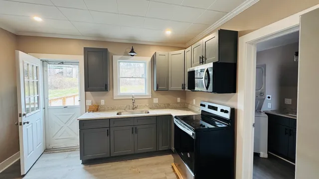 $2,800 | 7 Charles Street, Dover, NH 03820