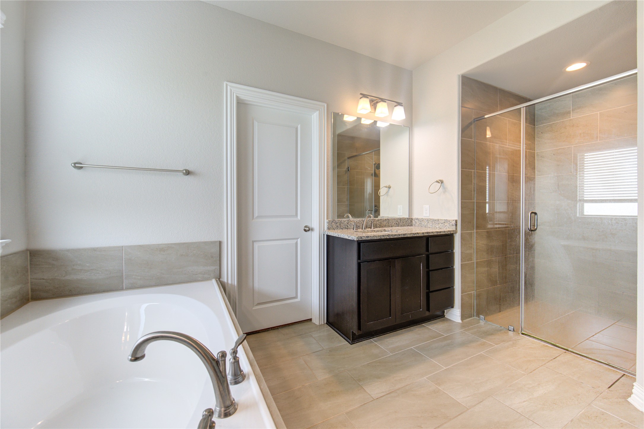 203 Lily Lane Rosharon, TX 77583 - Photo 31 of 50 a bathroom with a tub a sink and mirror