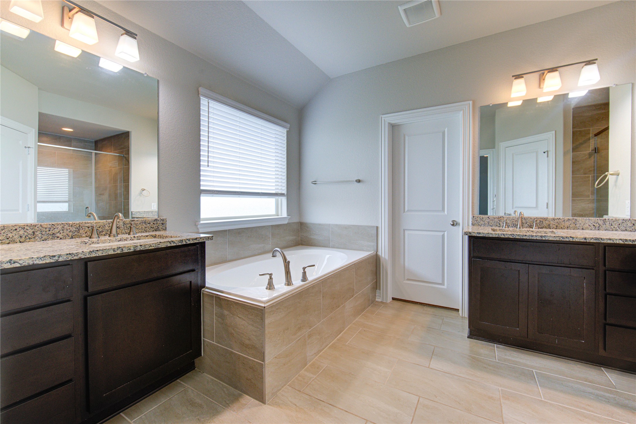 203 Lily Lane Rosharon, TX 77583 - Photo 33 of 50 a spacious bathroom with a tub sink and mirror