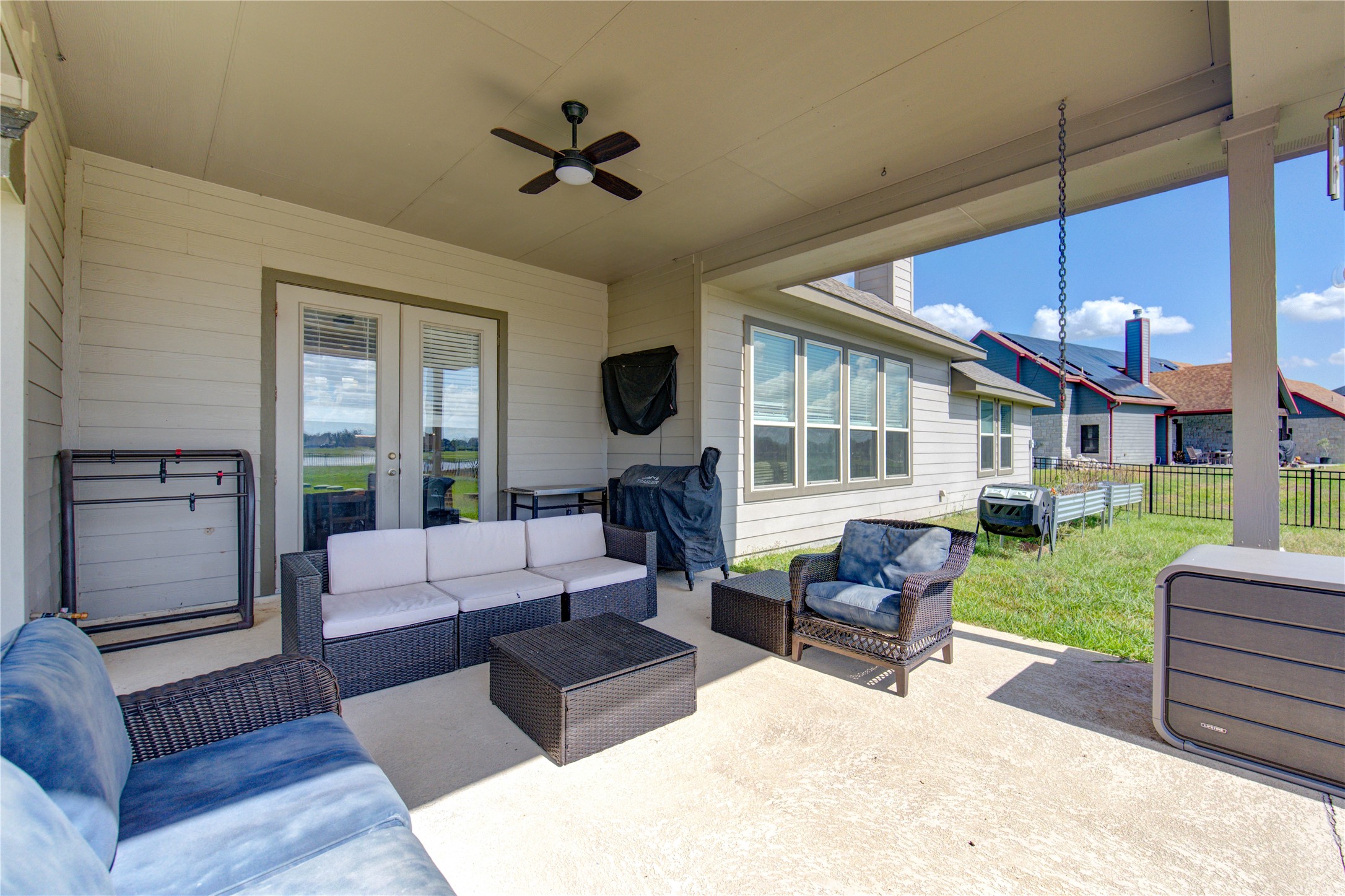 203 Lily Lane Rosharon, TX 77583 - Photo 38 of 50 a living room with furniture