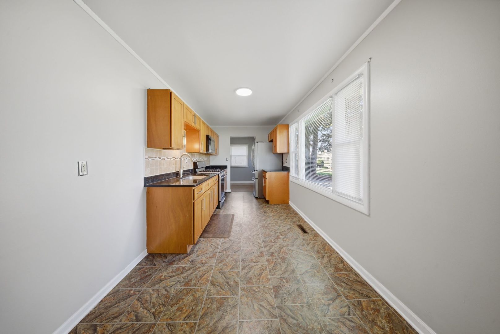 117 Hook Road Carpentersville, IL 60110 - Photo 5 of 21