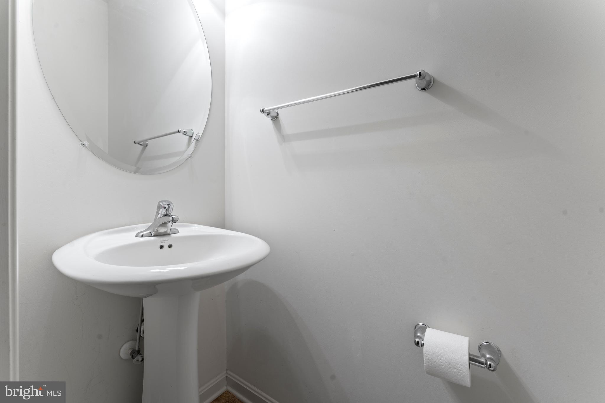 361 Pierce Run Newark, DE 19702 - Photo 25 of 32 a bathroom with a sink a mirror and a shower