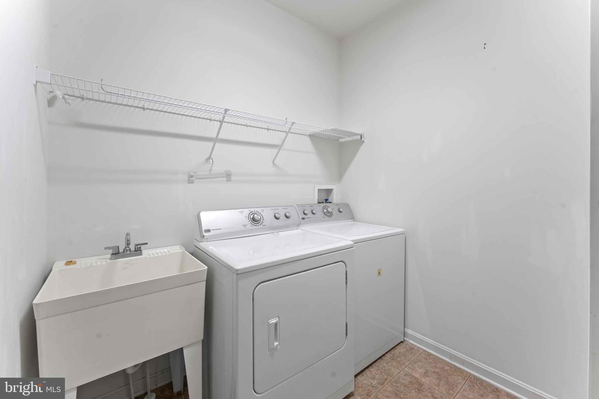 361 Pierce Run Newark, DE 19702 - Photo 26 of 32 a utility room with dryer and washer