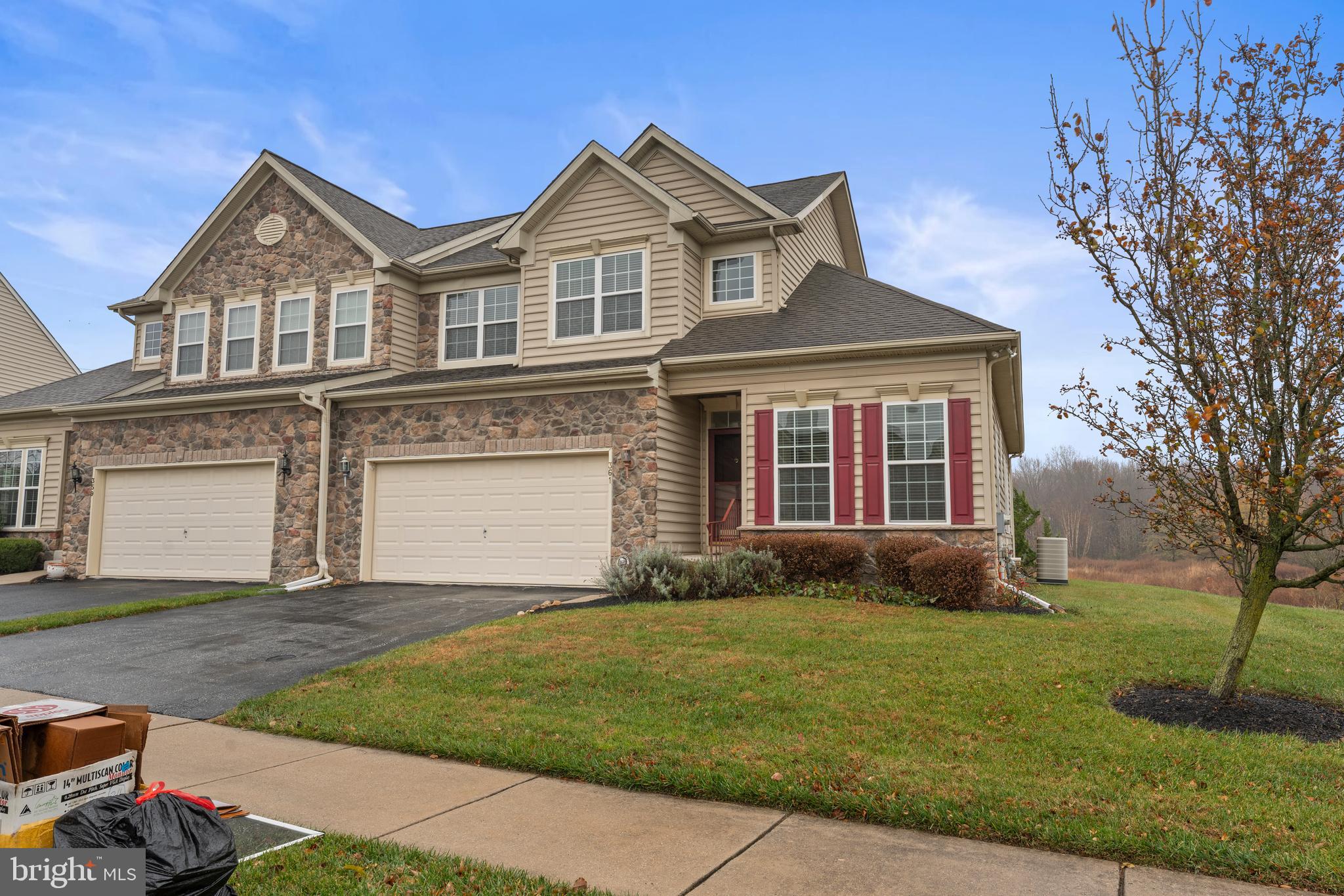 361 Pierce Run Newark, DE 19702 - Photo 3 of 32 front view of a house with a yard