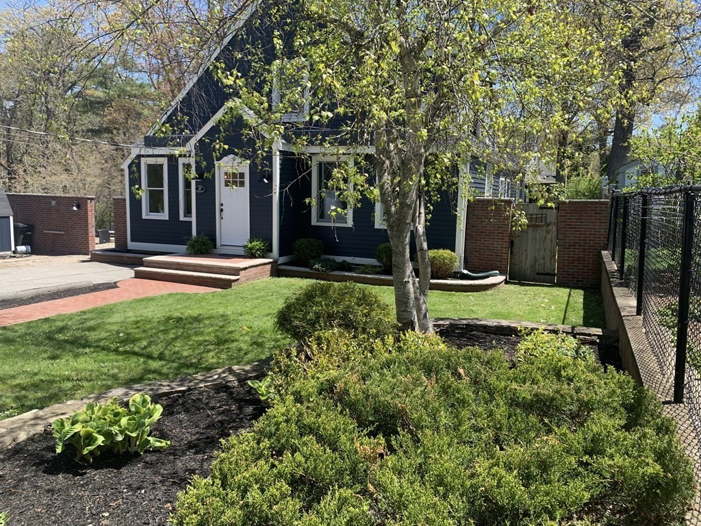 27 Maplewood Road Lynnfield, MA 01940 - Photo 1 of 30