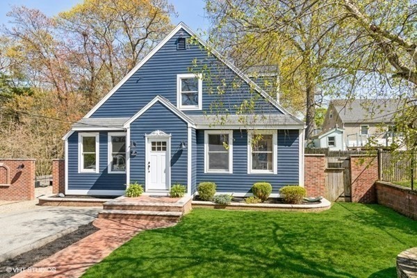 27 Maplewood Road Lynnfield, MA 01940 - Photo 2 of 30