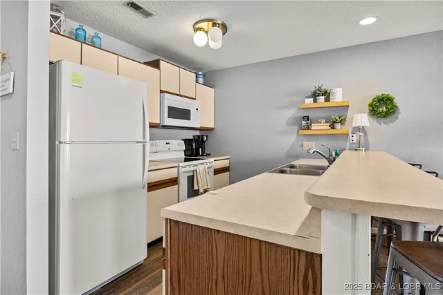 $247,000 | 233 Indian Pointe, Unit 233, Osage Beach, MO 65065