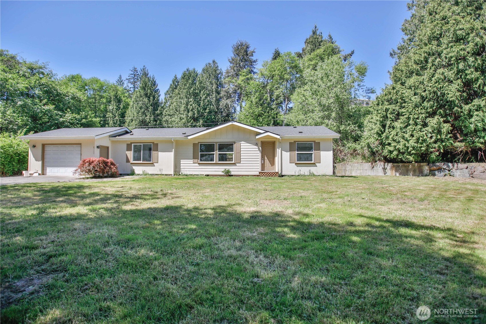 4717 Hansen Drive Clinton, WA 98236 - Photo 2 of 24