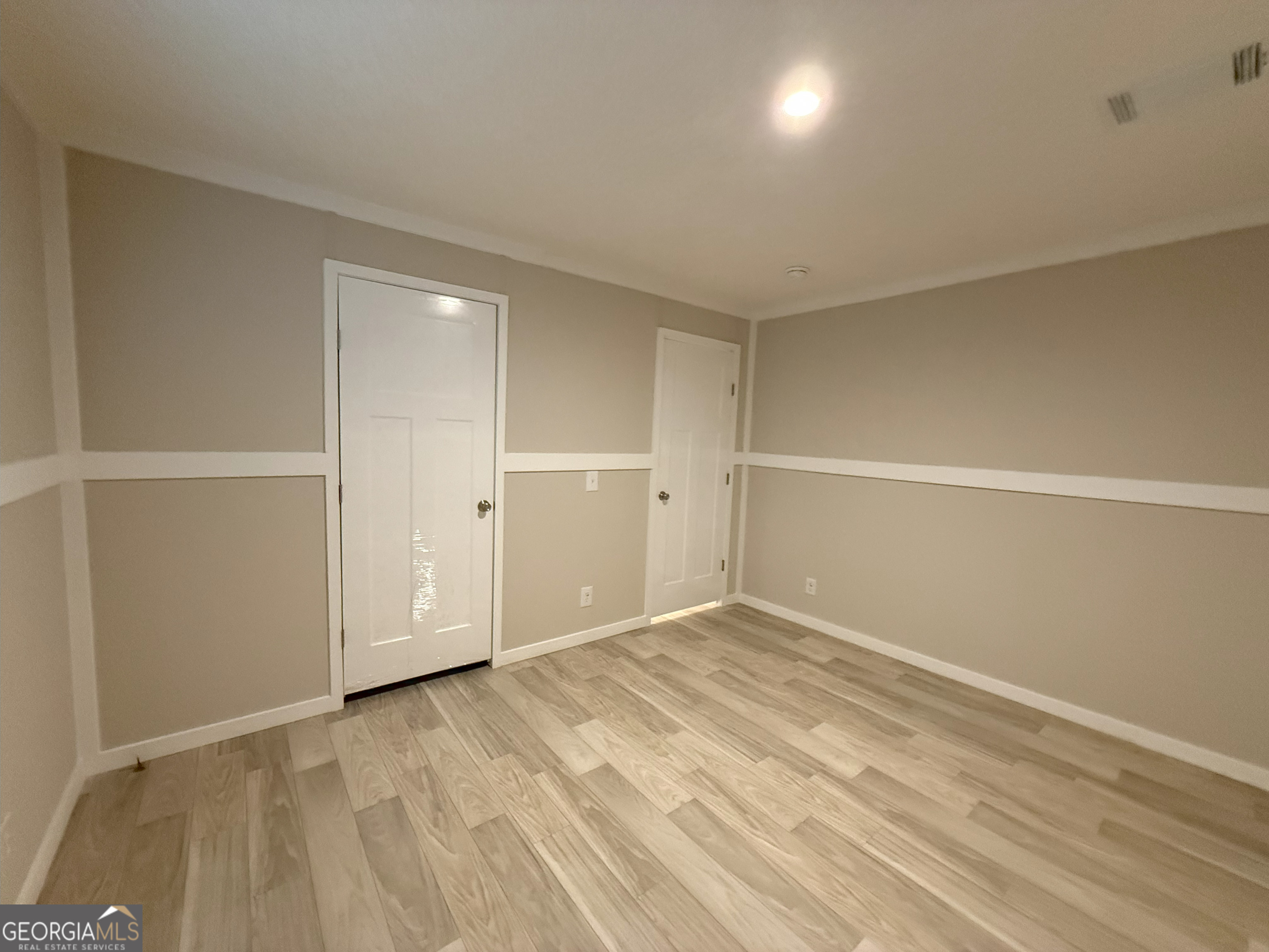 2126 Amberly Road Elberton, GA 30635 - Photo 29 of 68 an empty room with an entryway