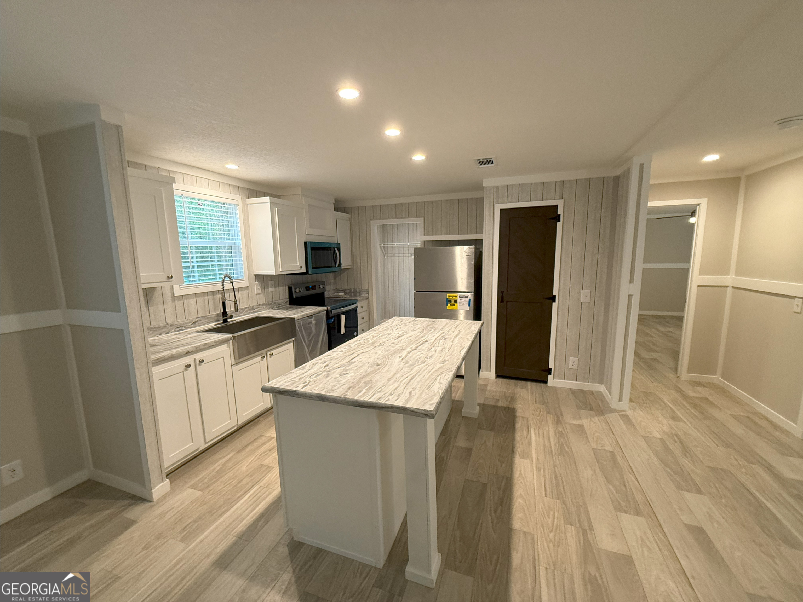 2126 Amberly Road Elberton, GA 30635 - Photo 9 of 68 a large kitchen with granite countertop a large counter top stainless steel appliances a sink and cabinets