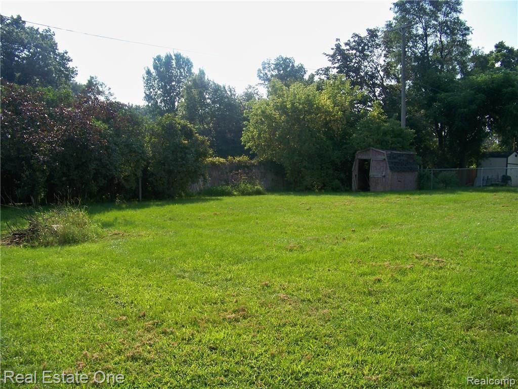 276 North St John Road Highland, MI 48357 - Photo 25 of 30 2013-08-21 10.36