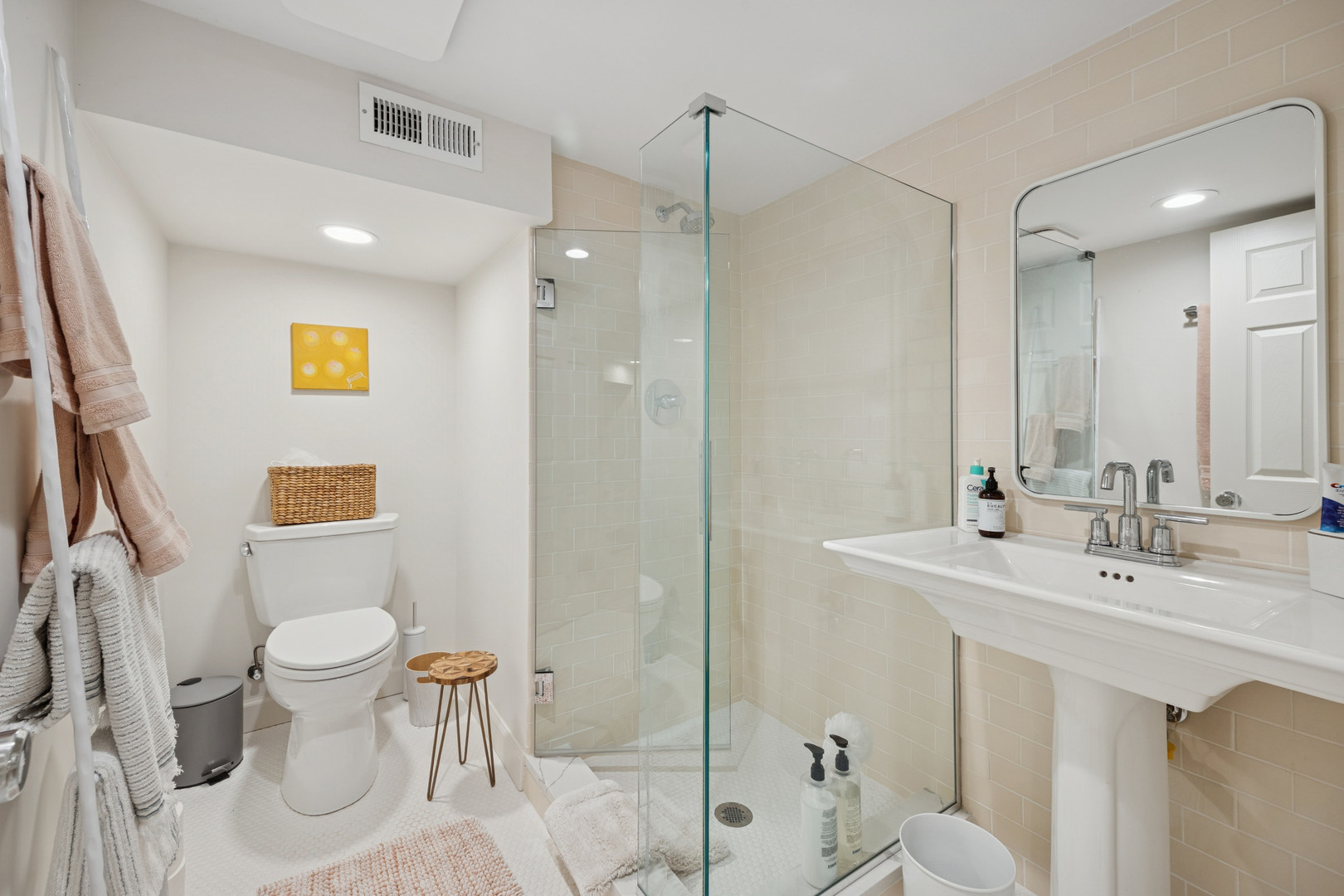162 Maplewood Road Riverside, IL 60546 - Photo 39 of 44 a bathroom with a sink toilet and shower