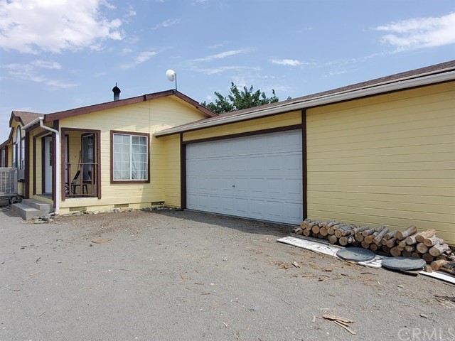 12285 Golden View Road Pinon Hills, CA 92372 - Photo 1 of 33 a front view of a house