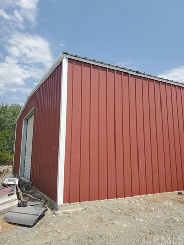 12285 Golden View Road Pinon Hills, CA 92372 - Photo 6 of 33 a view of a backyard with hardwood