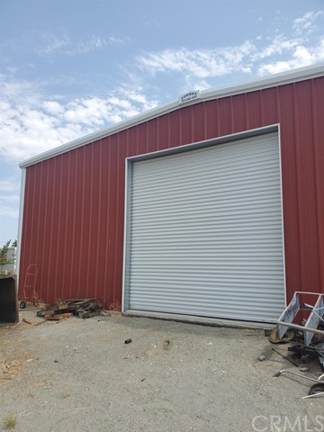 12285 Golden View Road Pinon Hills, CA 92372 - Photo 7 of 33 a backyard of a house