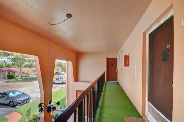 a view of entryway in front of house