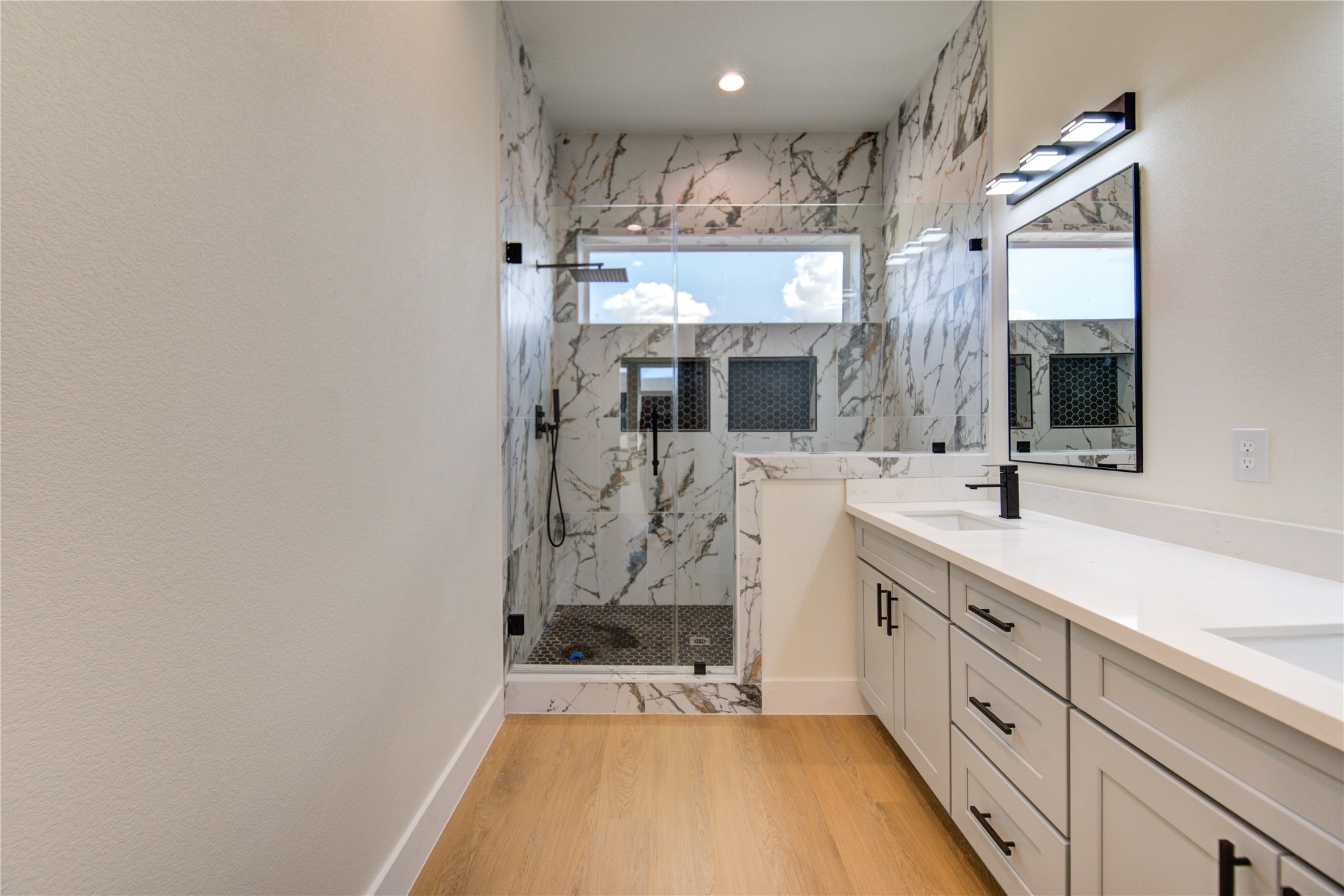 4702 Coke Street Houston, TX 77020 - Photo 17 of 35 a spacious bathroom with a bathtub and a sink