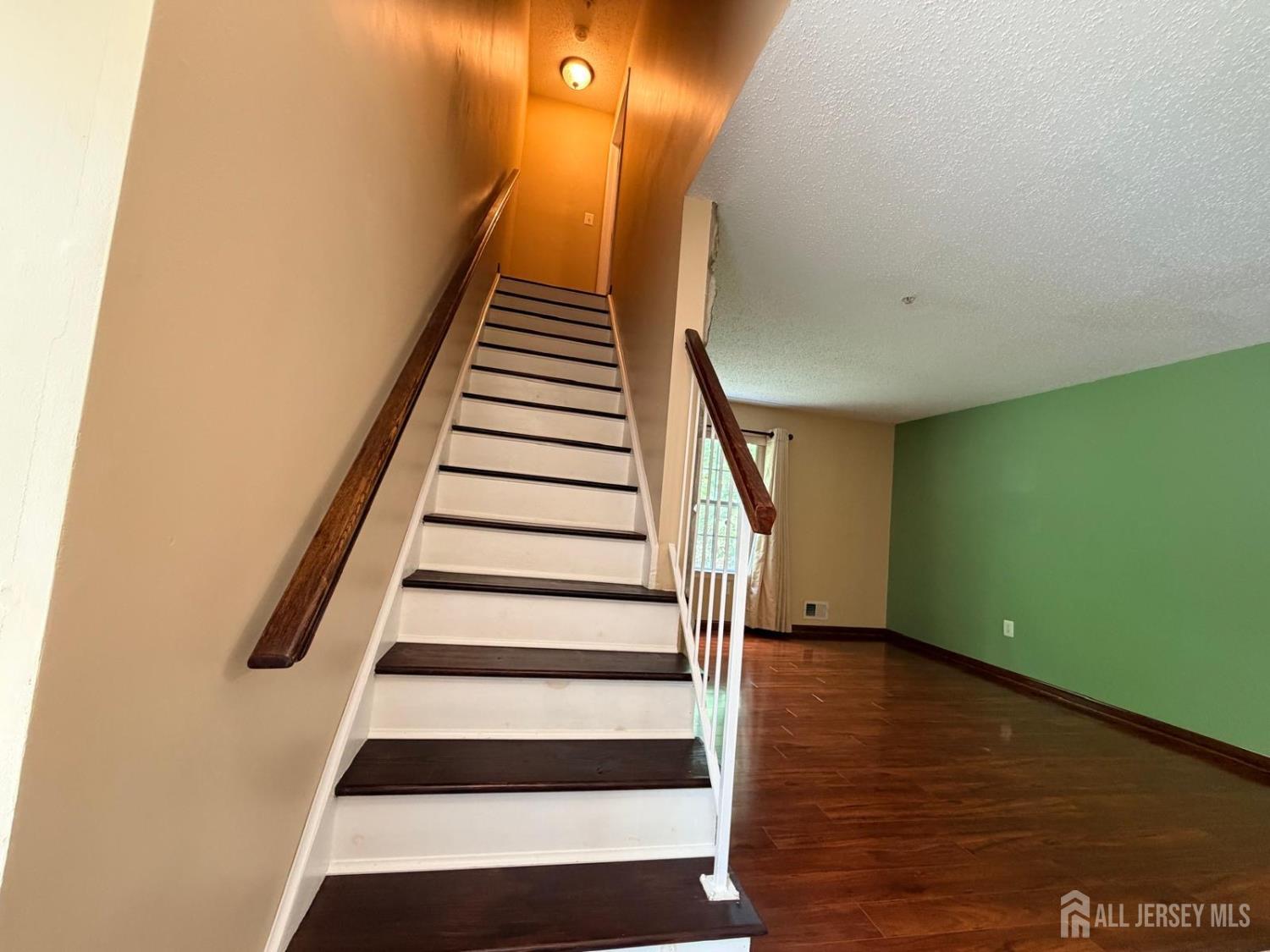 191 Prestwick Way Edison, NJ 08820 - Photo 3 of 19