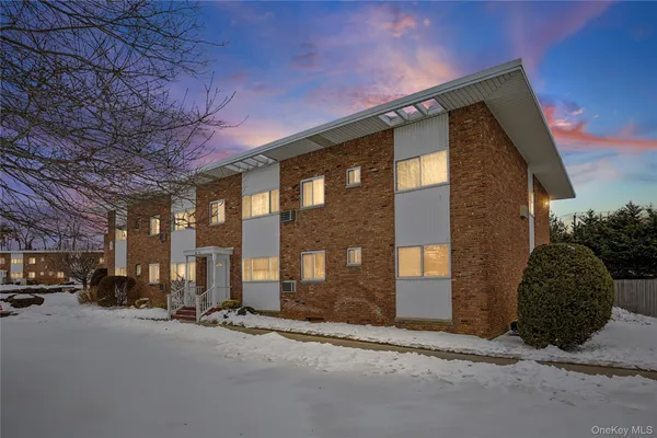 $325,000 | 355 Highway 111, Unit 23, Smithtown, NY 11787