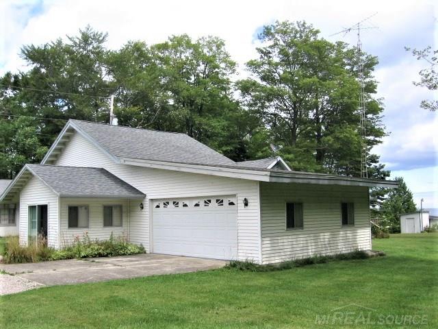 5362 North Lakeshore Road Deckerville, MI 48427 - Photo 6 of 25 31341036-5.JPG
