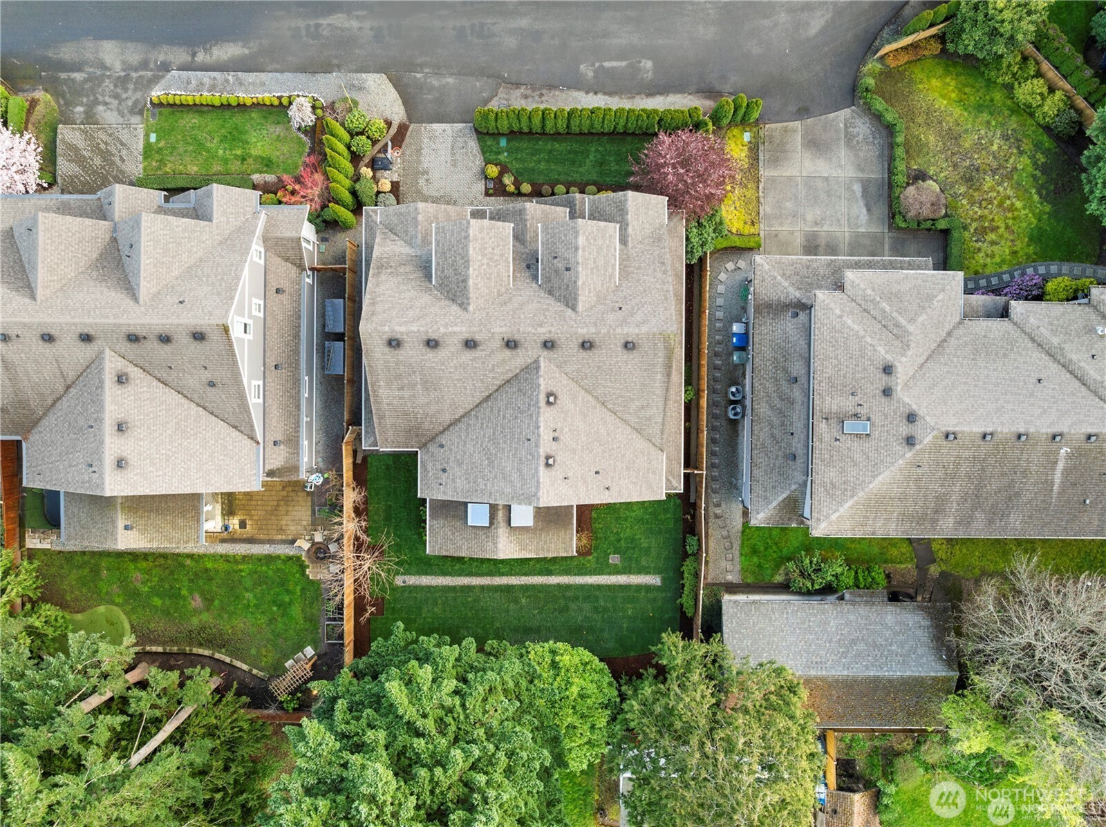10610 Northeast 28th Street Bellevue, WA 98004 - Photo 33 of 35