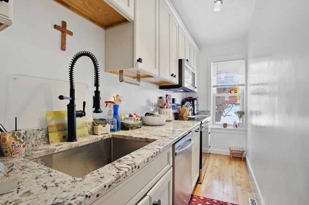 24 Ingleside Avenue Worcester, MA 01604 - Photo 9 of 39