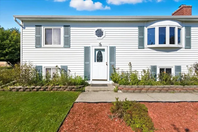 $460,000 | 57 Chelsea Road, Essex, VT 05452