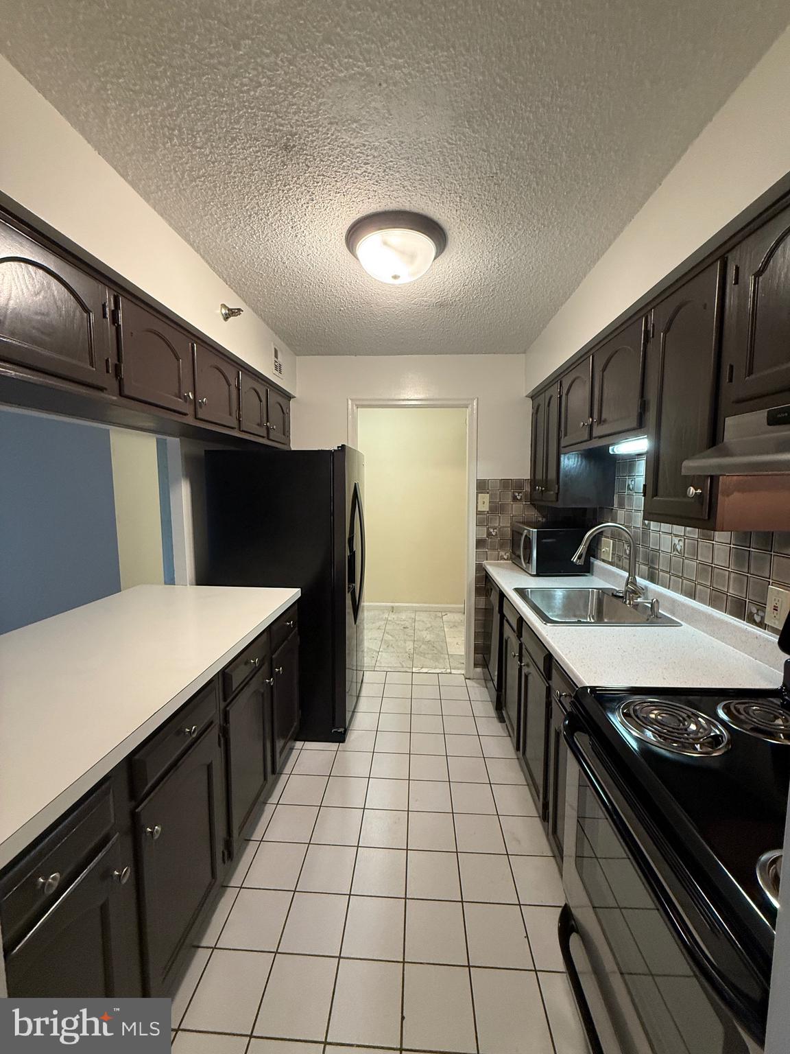 1301 North Courthouse Road, Unit 910 Arlington, VA 22201 - Photo 3 of 17 Kitchen