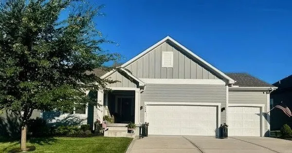 $549,900 | 7430 Northwest Chambers Court, Kansas City, MO 64152