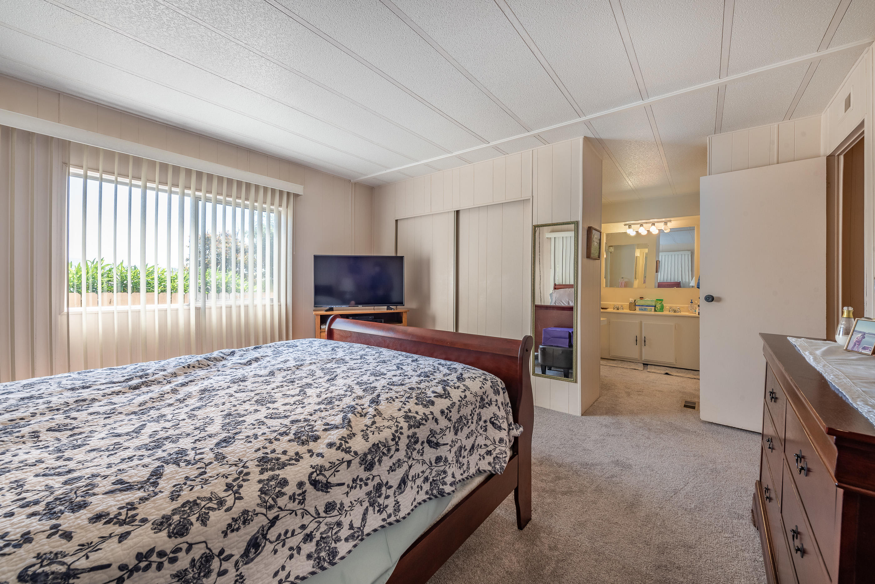 3950 Via Real, Unit 129 Carpinteria, CA 93013 - Photo 17 of 35 a bedroom with a bed and a dresser