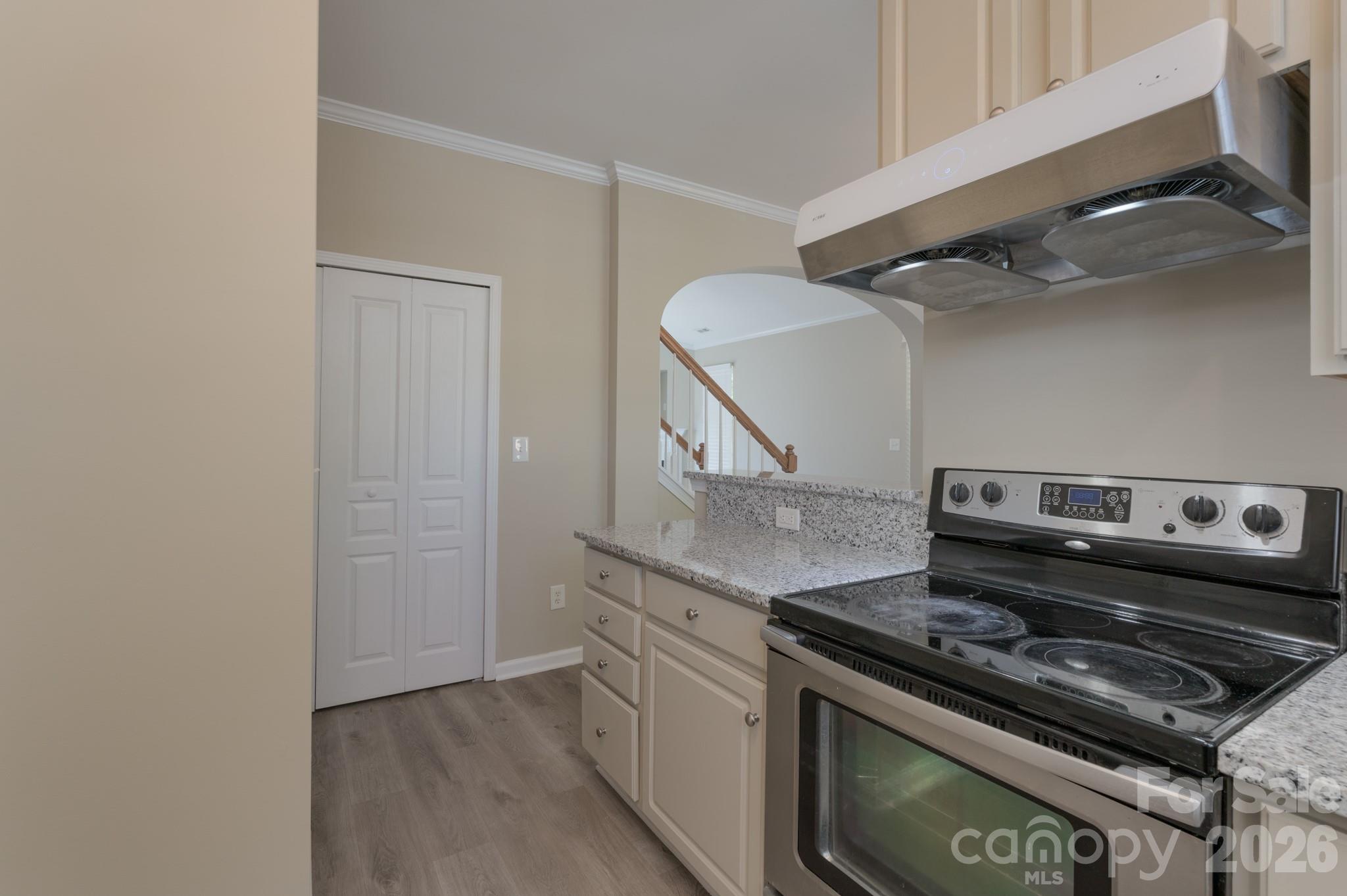 643 Brickdust Court Fort Mill, SC 29708 - Photo 11 of 28 a close view of stove top oven