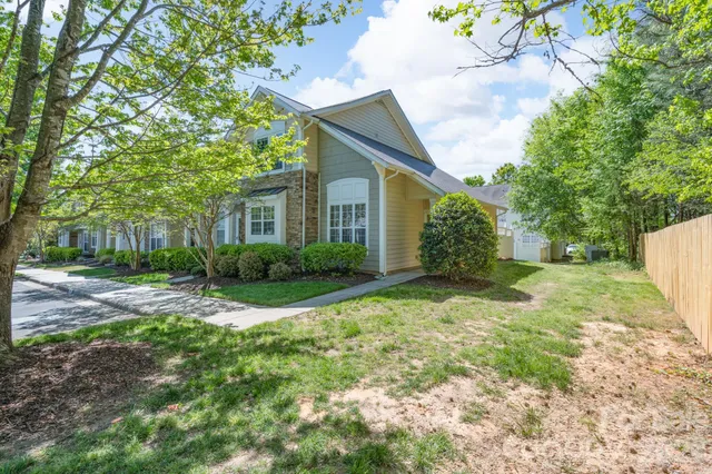 a view of a house with yard and plants