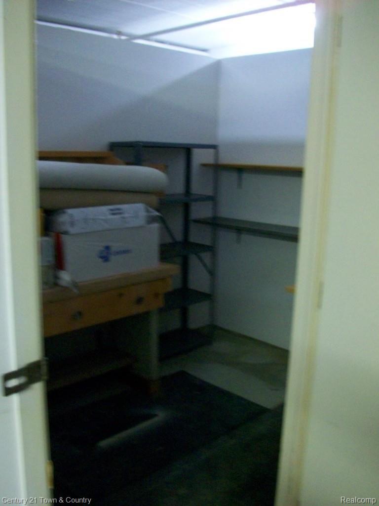 969 GreenView Court, Unit 38 Rochester, MI 48307 - Photo 35 of 37 35-100_1733.jpg