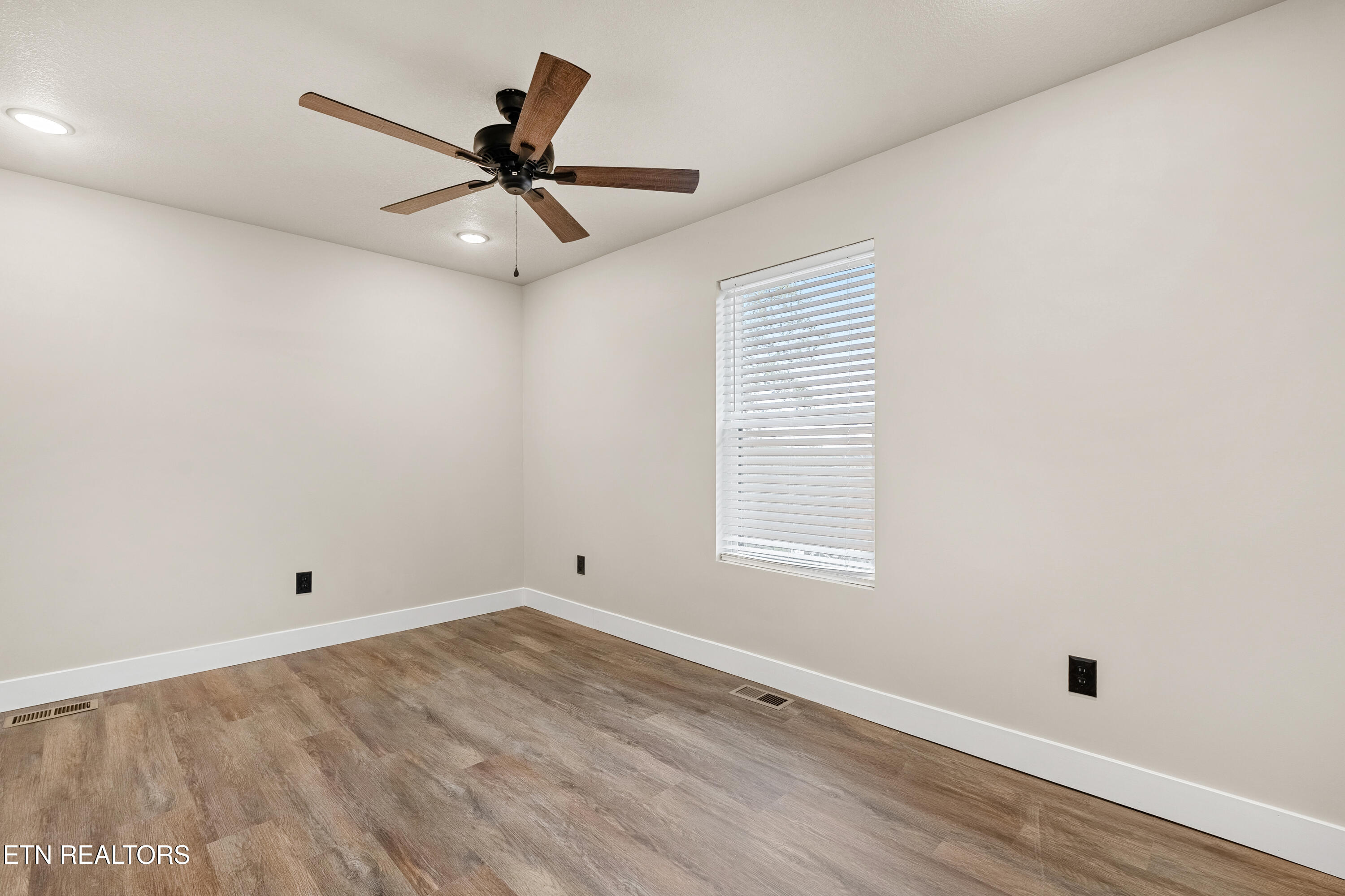 3935 Wrights Ferry Road Louisville, TN 37777 - Photo 18 of 26 DSC05195-HDR