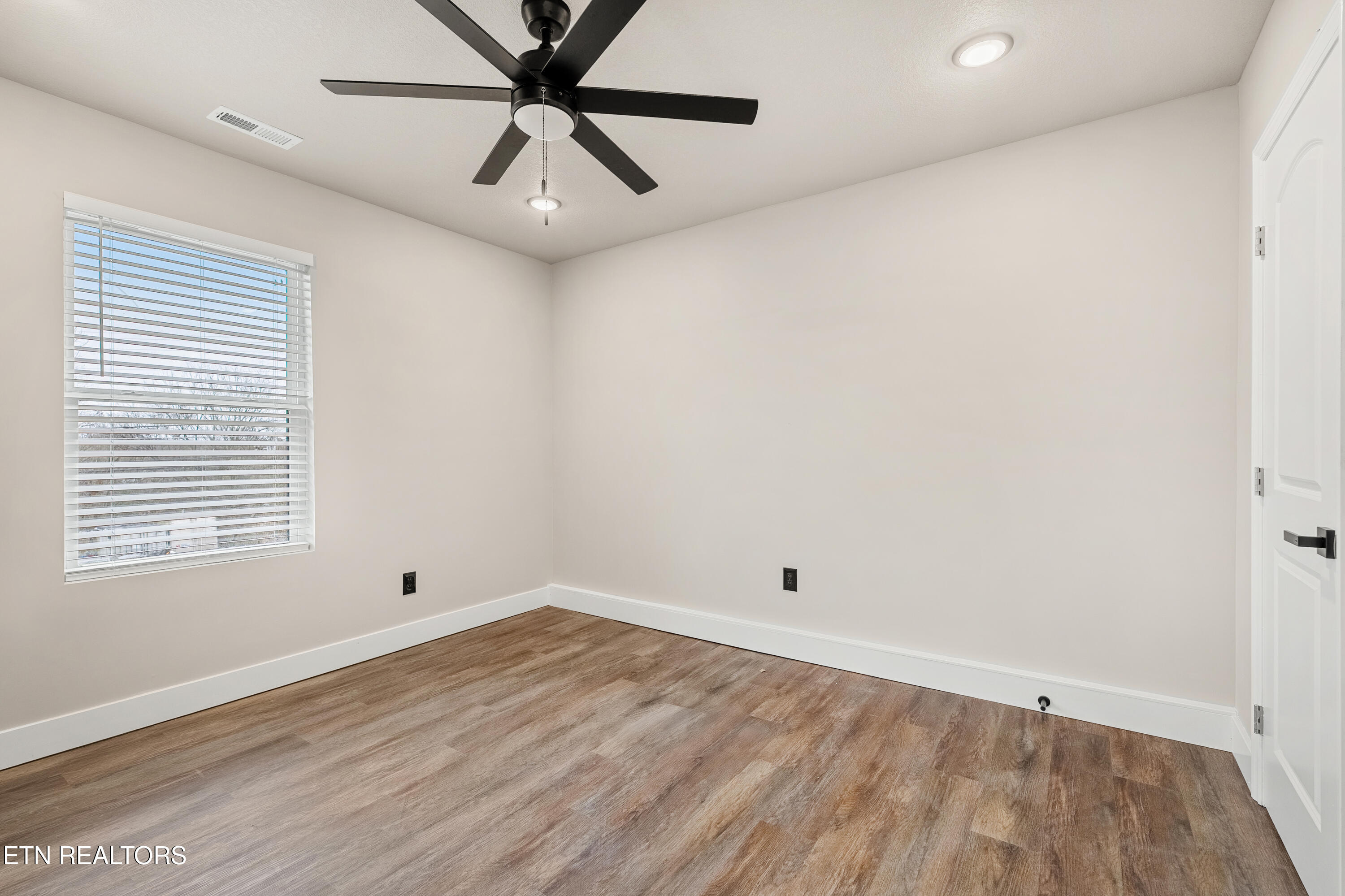 3935 Wrights Ferry Road Louisville, TN 37777 - Photo 10 of 26 DSC05160-HDR