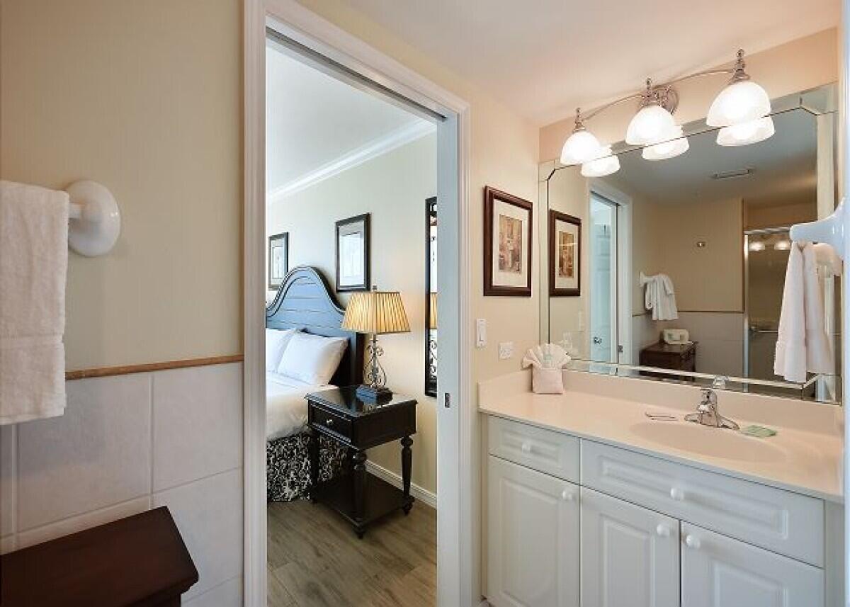 520 Santa Rosa Boulevard, Unit 605 Fort Walton Beach, FL 32548 - Photo 31 of 32 a en suite bathroom with a double vanity sink and a mirror