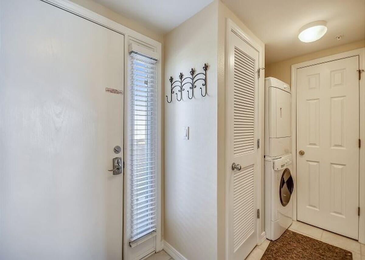 520 Santa Rosa Boulevard, Unit 605 Fort Walton Beach, FL 32548 - Photo 32 of 32 a bathroom with a shower and a mirror