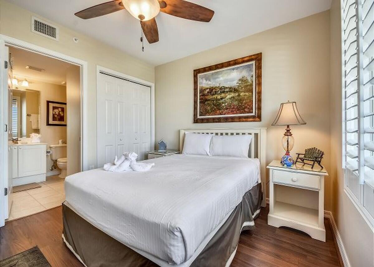 520 Santa Rosa Boulevard, Unit 605 Fort Walton Beach, FL 32548 - Photo 8 of 32 a bedroom with bed and wooden floor