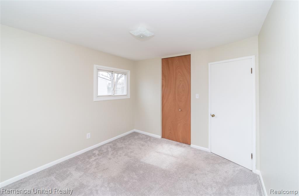 945 North Commerce Road Commerce Township, MI 48382 - Photo 29 of 59