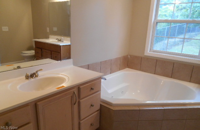 1987 West Ridgewood Drive Cleveland, OH 44134 - Photo 8 of 20