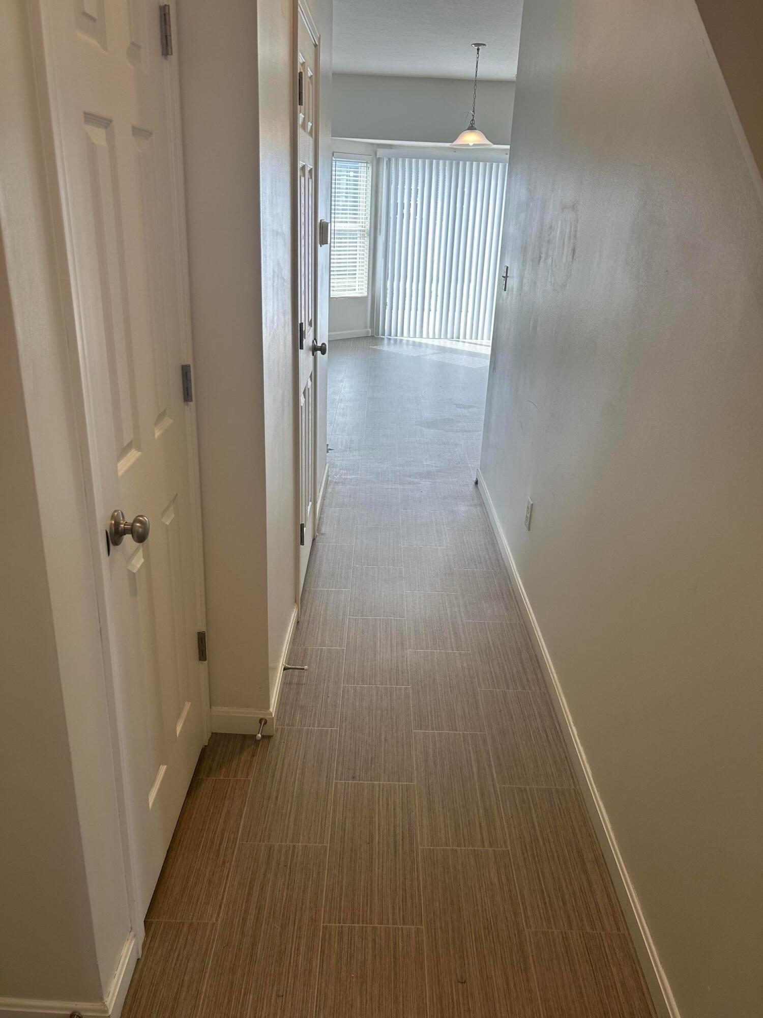 4853 Amber Crossing Road Columbus, OH 43232 - Photo 6 of 39 entryway