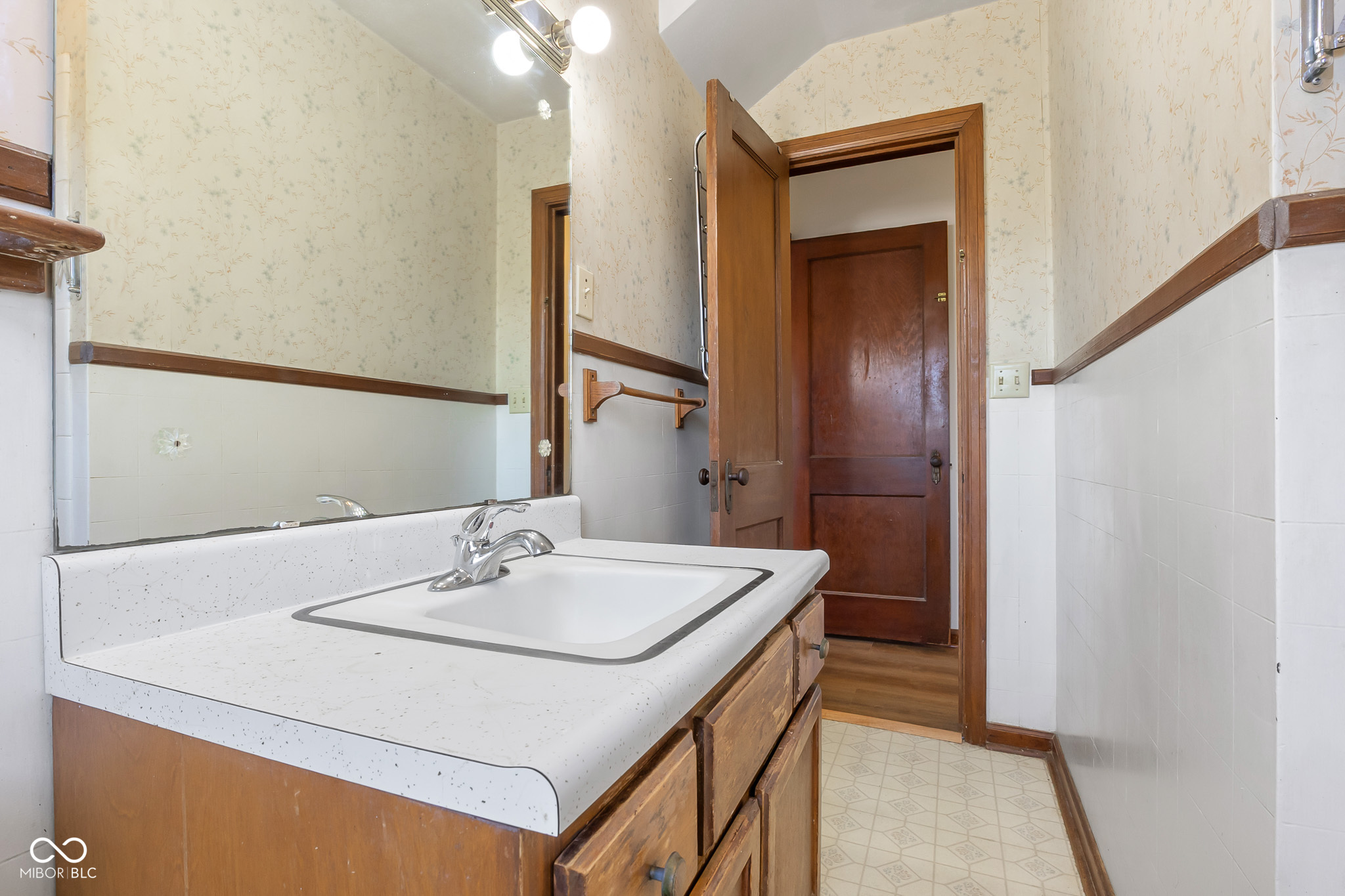 813 Central Place Columbus, IN 47201 - Photo 26 of 43