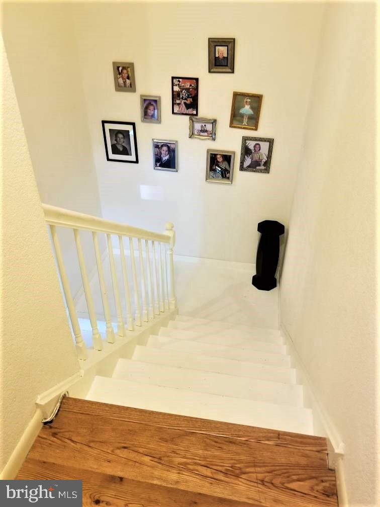 88 Pebble Road East Windsor, NJ 08520 - Photo 11 of 20 Staircase with landing