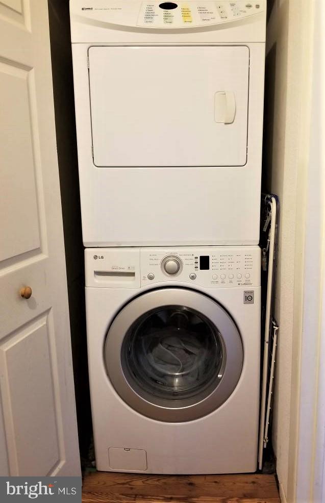 88 Pebble Road East Windsor, NJ 08520 - Photo 19 of 20 Stackable full size washer/dryer upstairs included