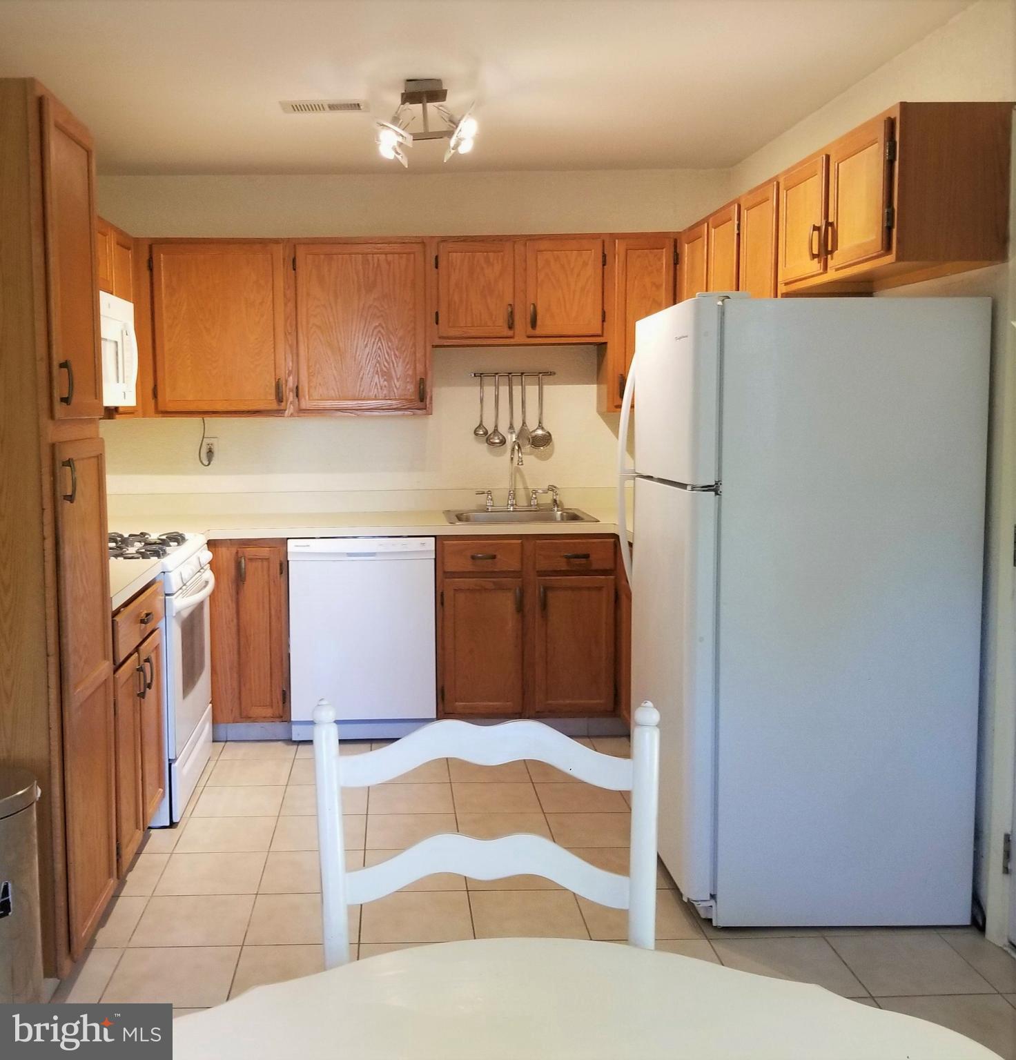 88 Pebble Road East Windsor, NJ 08520 - Photo 5 of 20 Cheerful kitchen with modern appliances